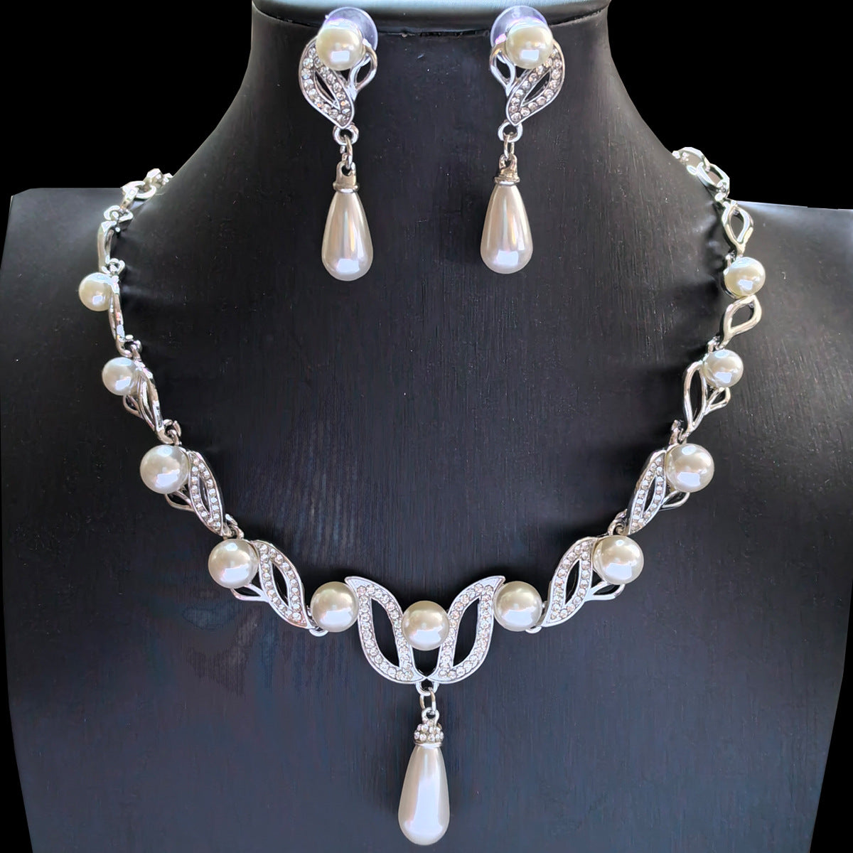 Pearl Bridal Jewellery Set — Teardrop Necklace & Earrings